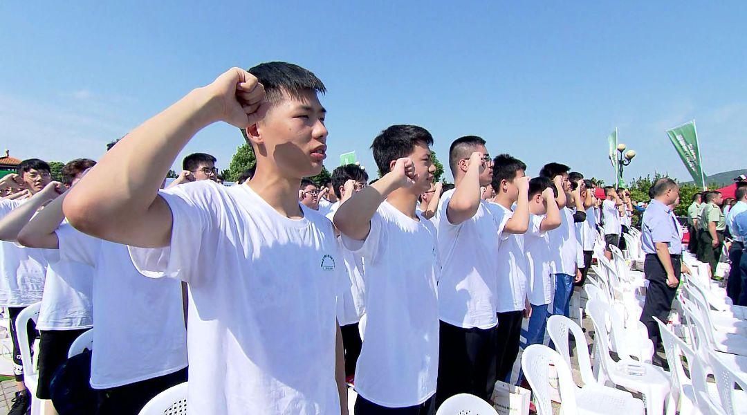 兵役登記證上大學(xué)一定要嗎？詳解兵役登記與大學(xué)入學(xué)要求，關(guān)于兵役登記證與大學(xué)入學(xué)要求的詳解，是否上大學(xué)必須持有兵役登記證？
