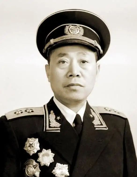 上將上面還有等級(jí)嗎，探究軍銜體系中的高級(jí)職位與等級(jí)劃分，軍銜體系揭秘，上將之上是否還有更高級(jí)別？高級(jí)職位與等級(jí)劃分全解析