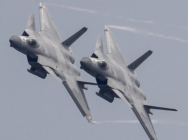 軍事震撼，20架轟炸機傾瀉240枚導(dǎo)彈的力量展示，軍事震撼，20架轟炸機傾瀉導(dǎo)彈力量展示日