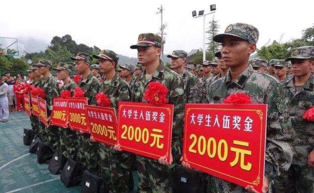 大學(xué)生如何參軍，一條充滿榮耀與成長的道路，大學(xué)生參軍之路，榮耀與成長的交織