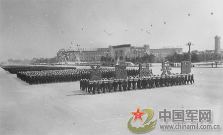 重溫歷史瞬間，探索1959年國慶閱兵視頻，重溫歷史瞬間，探索經(jīng)典，回顧1959年國慶閱兵盛況