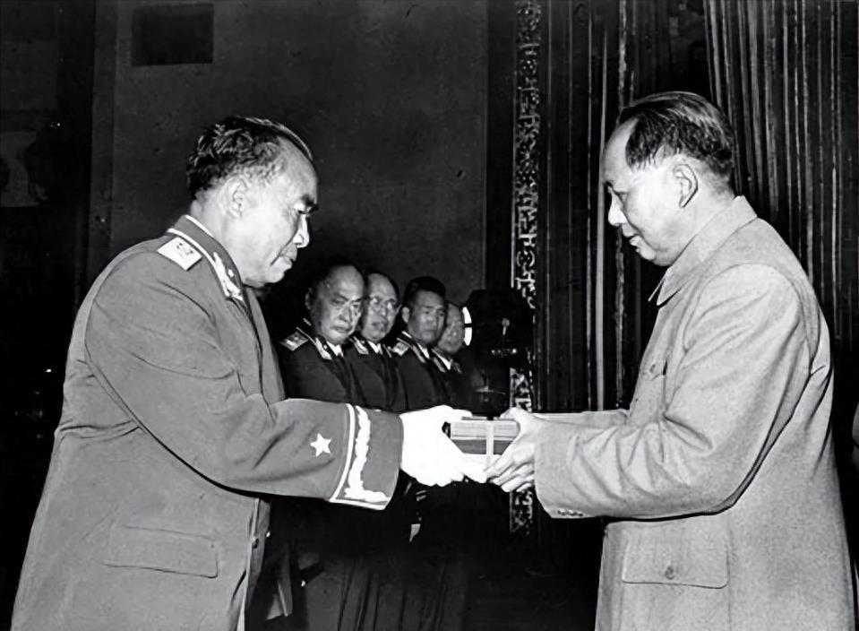 井岡山艦是什么級(jí)別的軍事力量？全面解讀中國(guó)海軍新銳艦艇，全面解讀中國(guó)海軍新銳艦艇，井岡山艦的軍事級(jí)別與實(shí)力分析