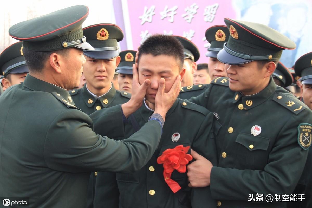空軍義務兵在軍隊中的職責與角色，探尋空軍義務兵的主要任務，空軍義務兵職責與角色探究，主要任務解析