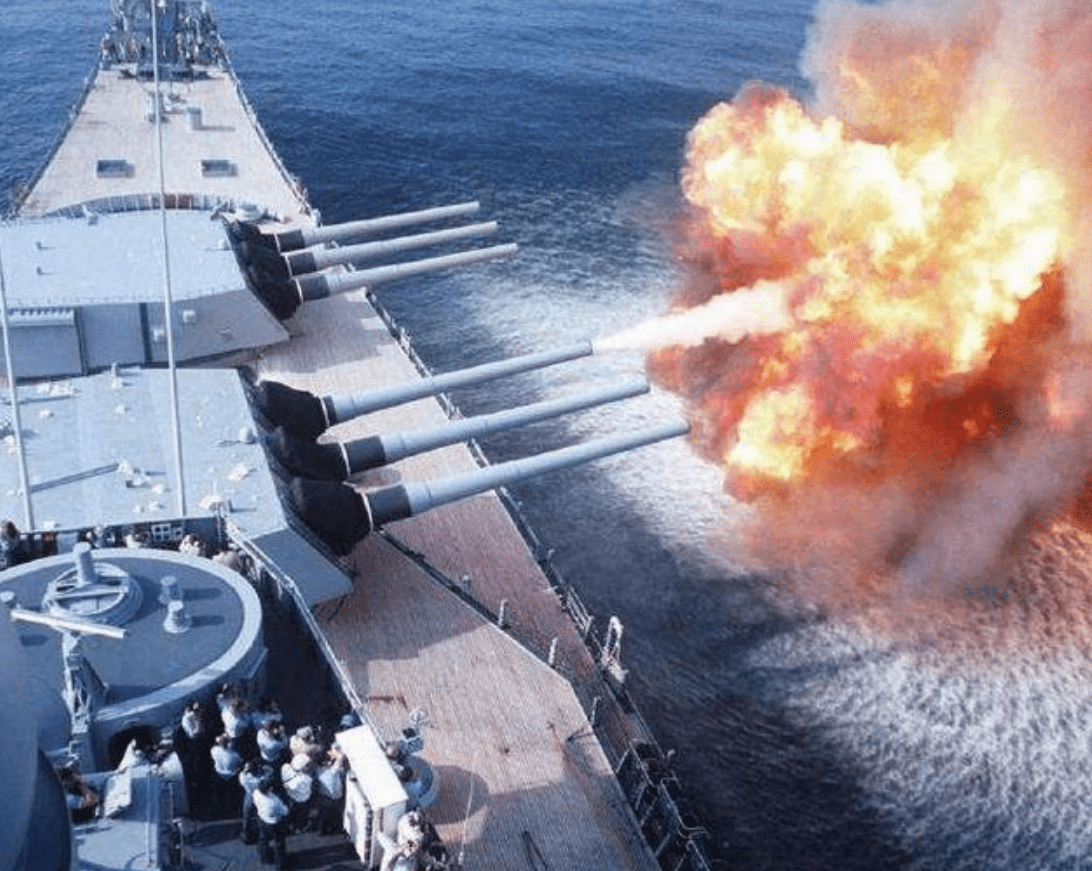 為什么岸炮打不過(guò)艦炮，深度解析背后的原因，岸炮與艦炮的較量，解析背后的原因與差異