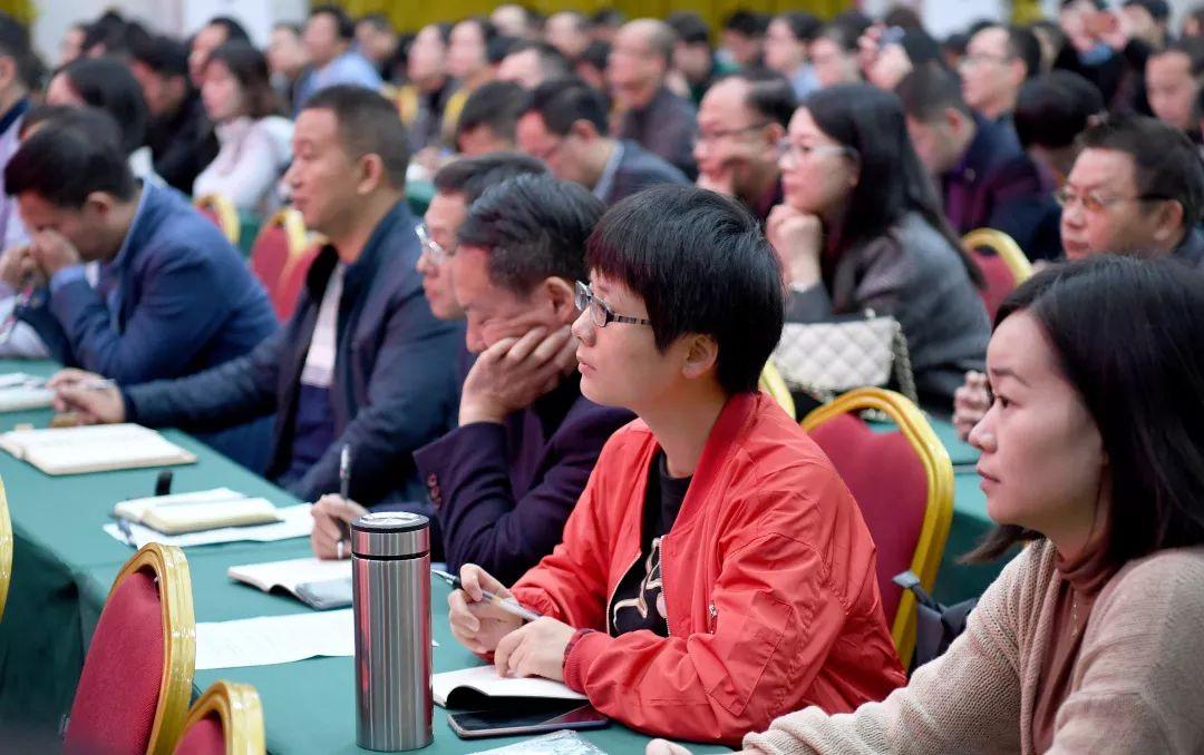 新聞報刊最新一期，深度解讀熱點事件，掌握最新資訊動向，新聞熱點深度解讀，掌握最新資訊動向