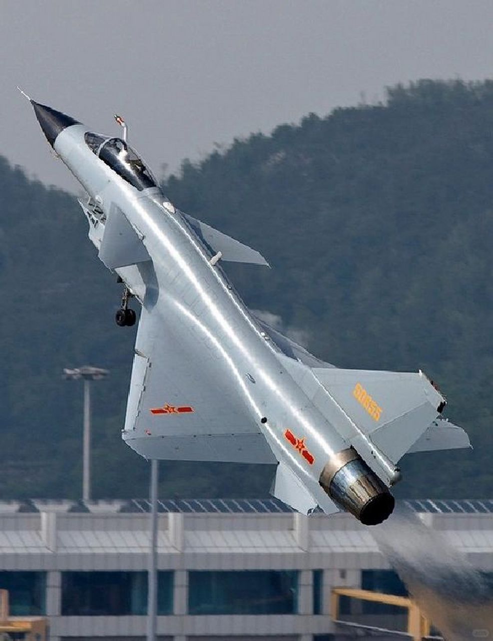 殲-10戰(zhàn)斗機(jī)是幾代機(jī)？全面解析中國空軍的主力戰(zhàn)機(jī)，中國空軍主力戰(zhàn)機(jī)殲-10戰(zhàn)斗機(jī)的全面解析，幾代機(jī)？