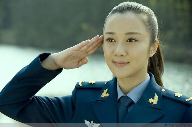 最美女兵軍禮，榮耀與責(zé)任并存，最美女兵軍禮，榮耀與責(zé)任的交響